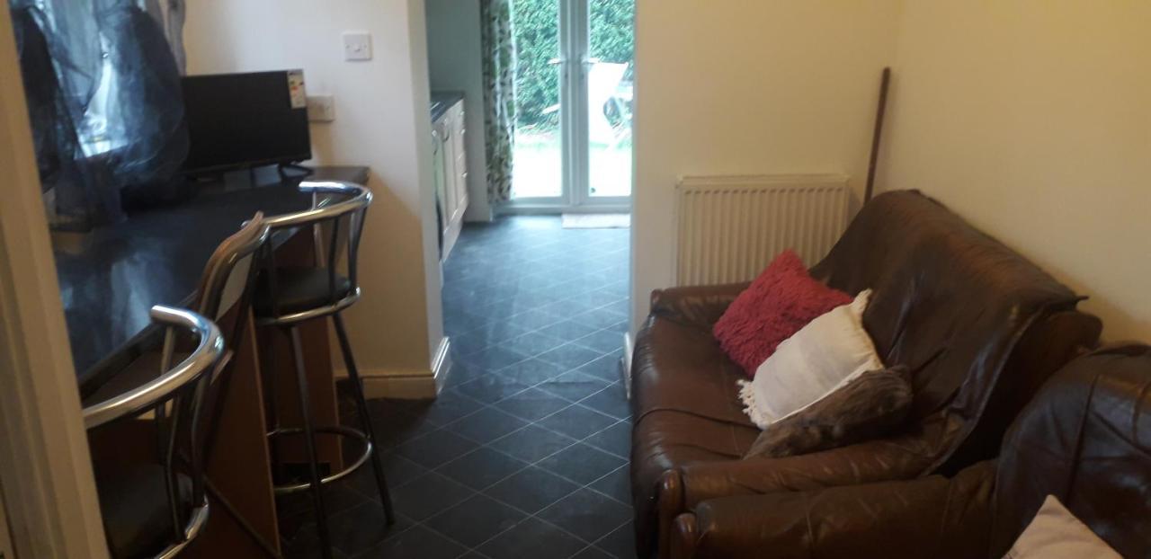 Green Village Guest House - Near Manchester Airport Sale Luaran gambar